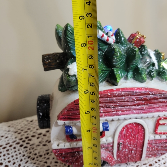Adorable Christmas Camper with Flashing Lights 🥰 - Picture 8 of 12